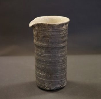 Dorte Visby keramik, rakubrændt hvidglaseret ymerskål