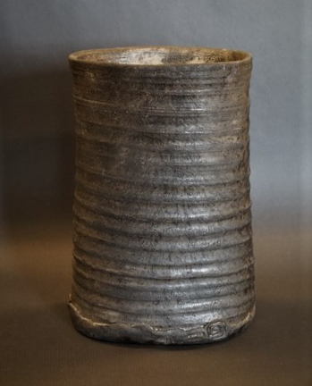 Rillevase raku 