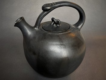 Dorte Visby keramik, tepotte stentøj 'Bølge'