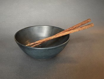 Dorte Visby keramik, stentøjsbrændt ymerskål 'Bølge'